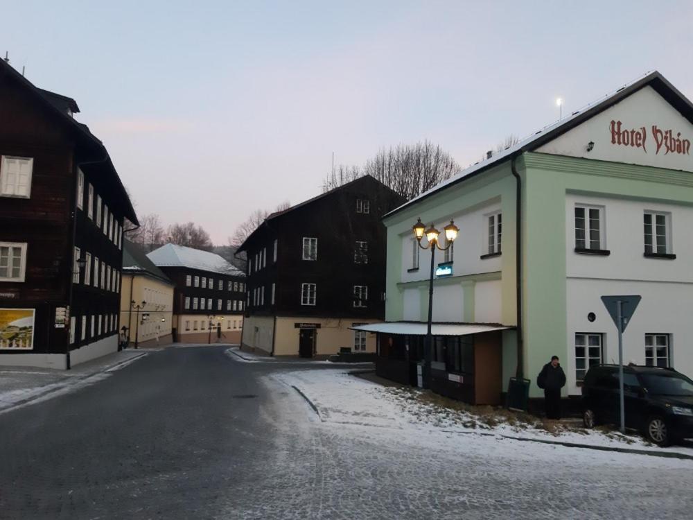 Hotel Dzban Jindrichov Eksteriør bilde